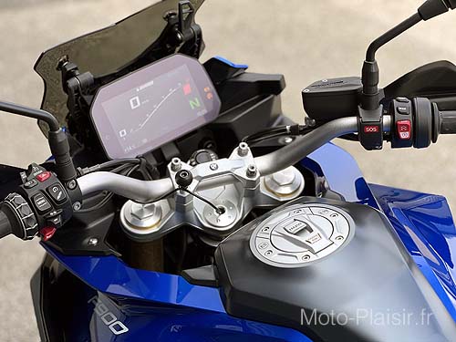 BMW F900XR Motorradvermietung Frankreich